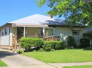 820 Pendley Rd, Willowick, OH 44095