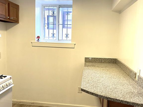 5th image of 100 N Linden Ave #1