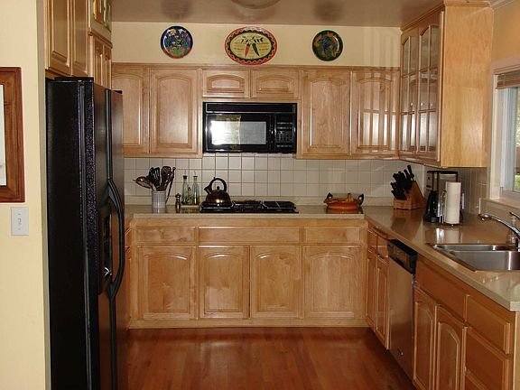 Kitchen with eat-in area