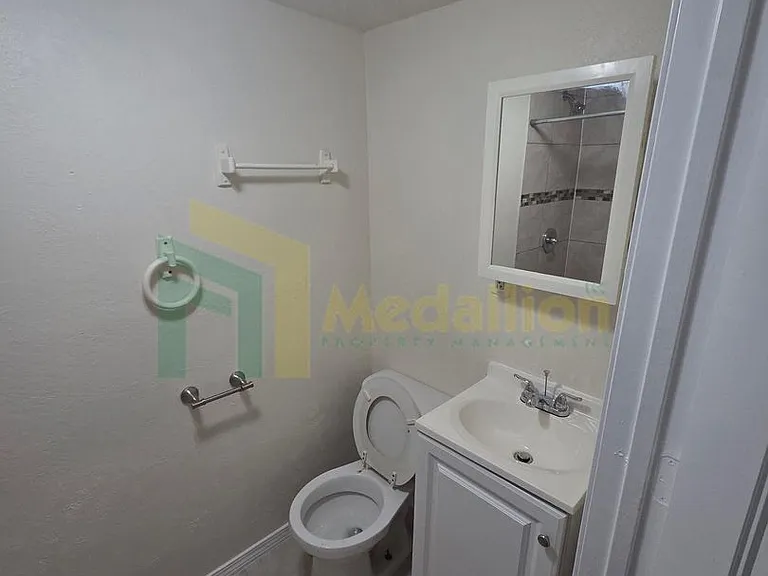 8509 S Yates Blvd — Photo 10