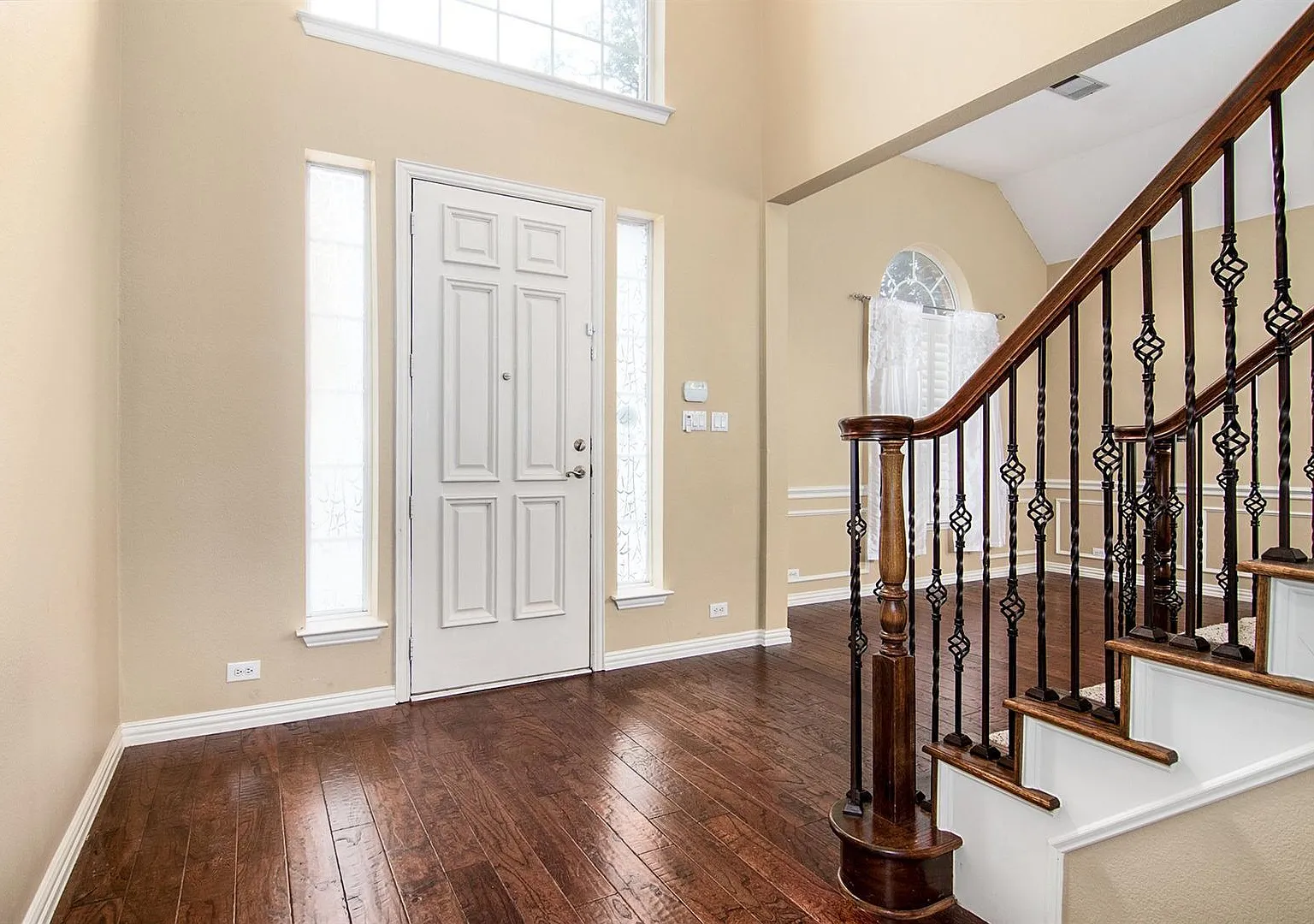 Beautifully maintained home in exemplary Frisco ISD! This 4-bedroom, 3.5-bath home features a 3-c... — Photo 4