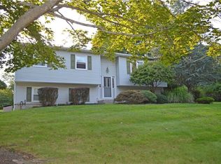 4 Carpenter Ct, Airmont, NY 10952
