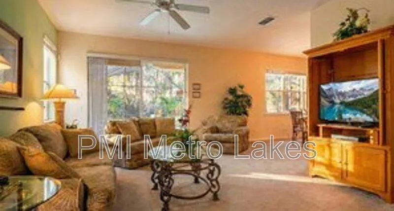 4 bed, 3.5 bath, 1768 sqft, $2,800 — Photo 2