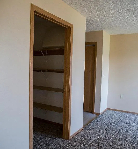 South Ridge Apartments & Townhomes — Photo 6