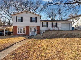 3217 Bristol Hall Dr, Bridgeton, MO 63044