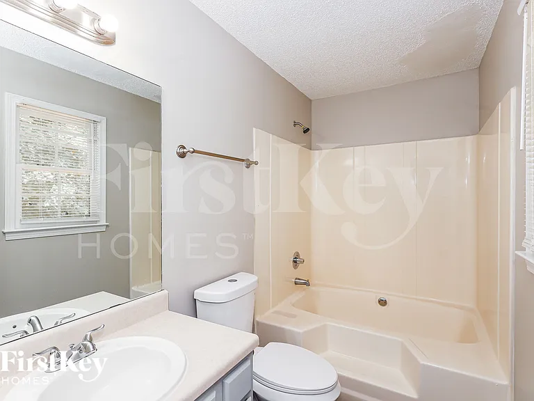 1775 Independence Dr — Photo 13