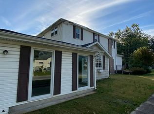 311 W 5th St, Benton, IL 62812