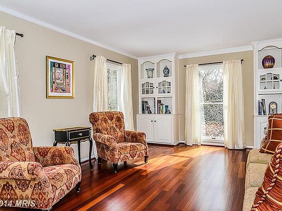 5th image of 9813 Oak Valley Ct