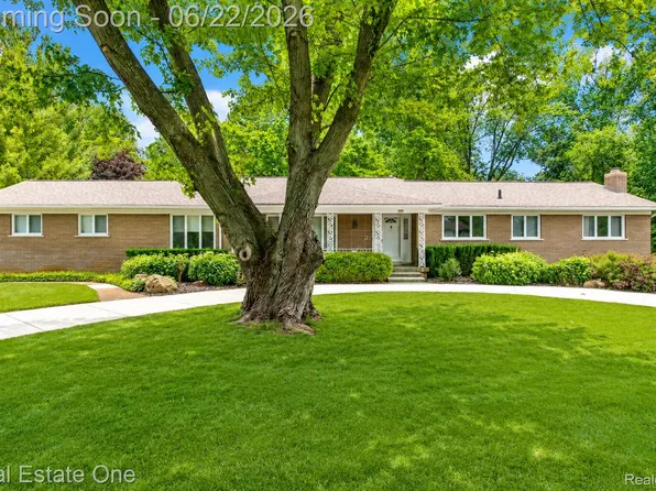 28383 Greenmeadow Cir W, Farmington Hills, MI 48334