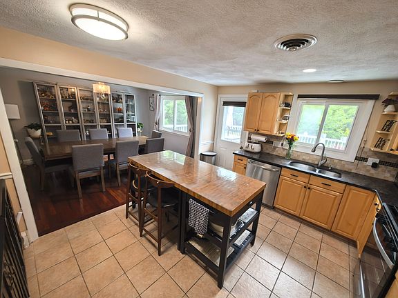Kitchen & dining