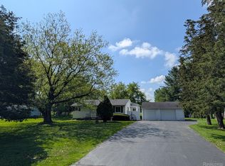 5062 Kendall Dr, Burton, MI