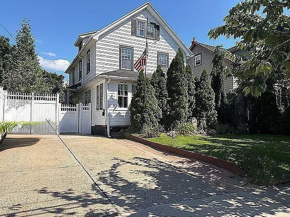 250-36 42nd Ave, Little Neck, NY 11363
