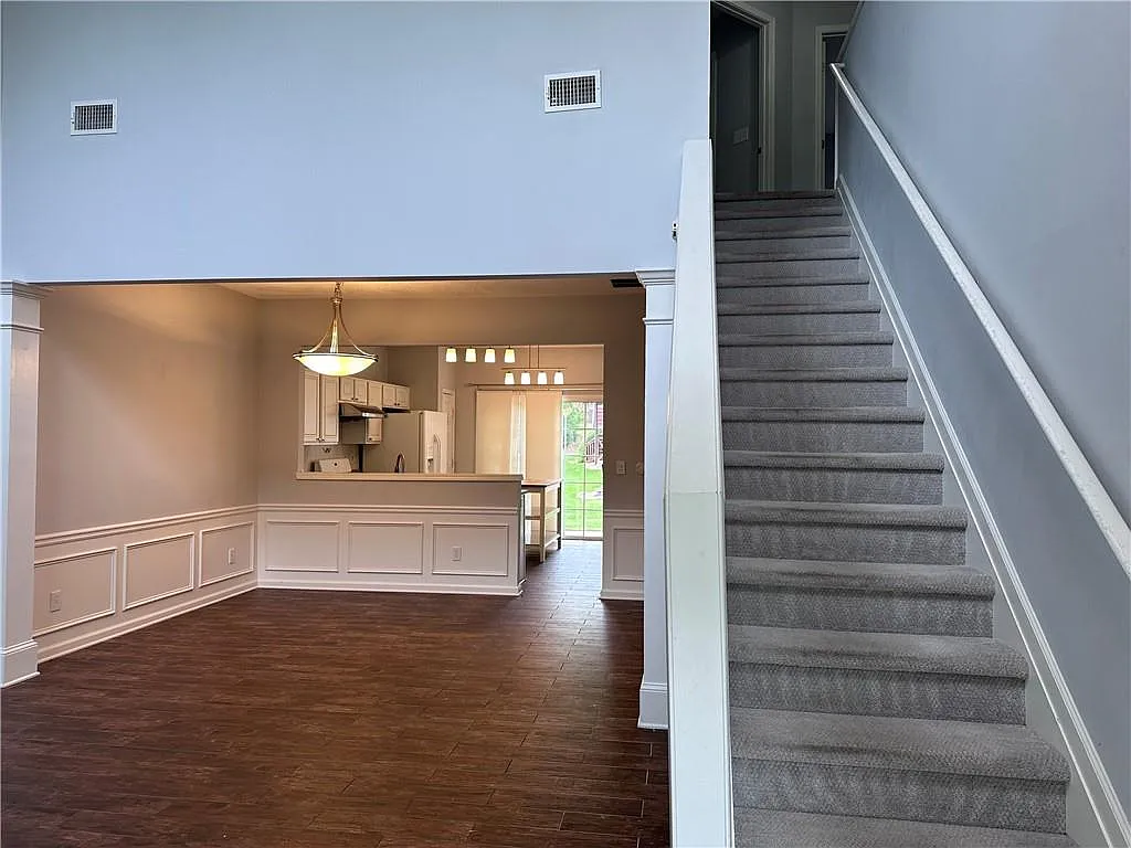 3 bed, 2.5 bath, 1616 sqft, $2,600 — Photo 2