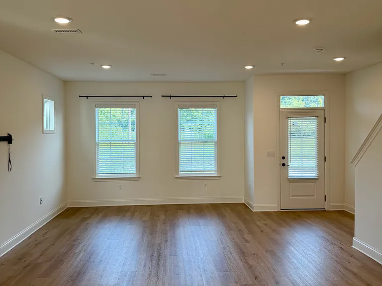 2481 Artesian Way — Photo 4