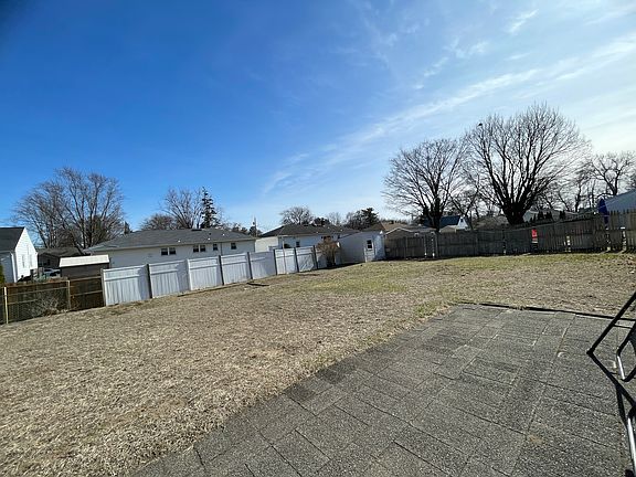 4th image of 10 Arden Ct #1