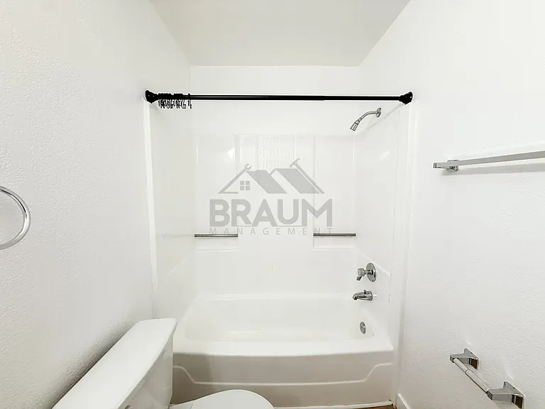 11007 Hartsook St #112 — Photo 20
