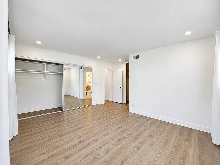 1326 Wellesley Ave — Photo 23