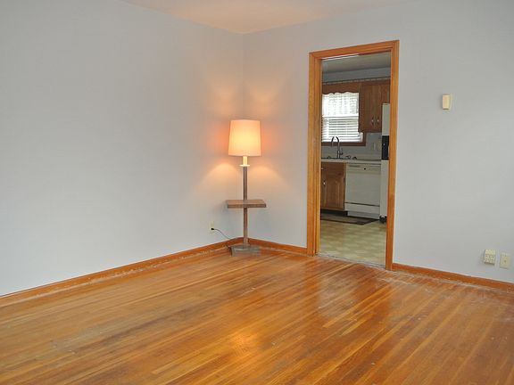LIVING ROOM W/ REAL HARDWOOD