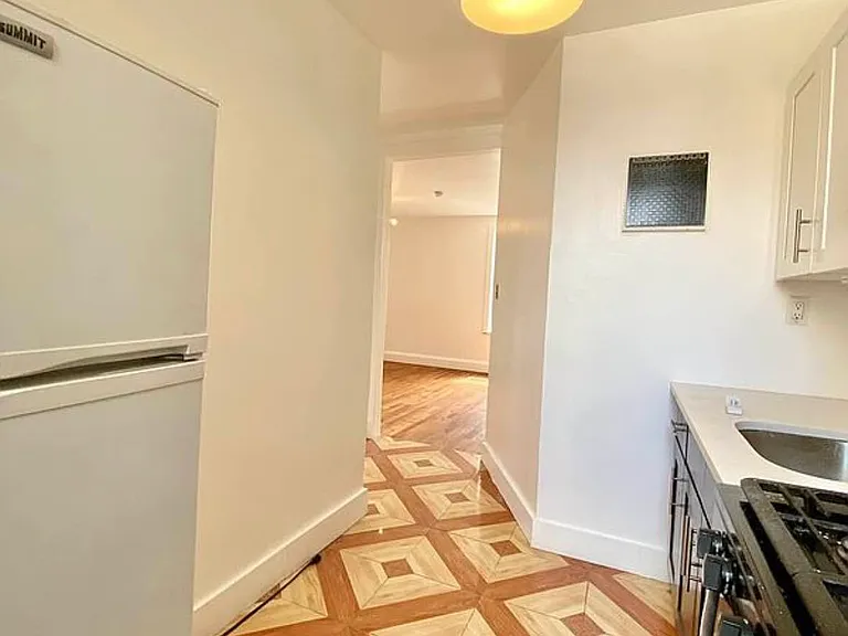 666 Hancock St #3 — Photo 5
