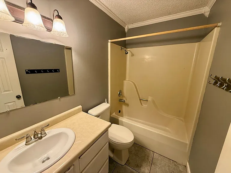 1401 Elmdale Pl — Photo 6