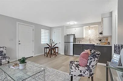 2319 Lee Street — Photo 3