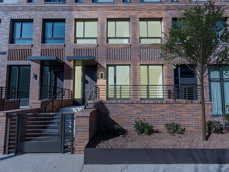J.Coopers Row — Photo 27