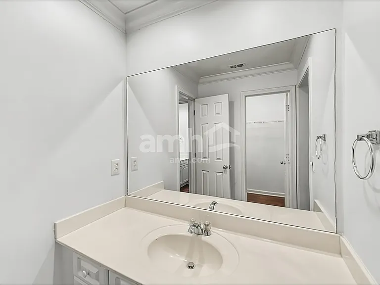 1296 Crown Ter — Photo 9