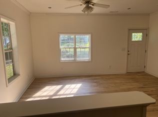 511 S Shamrock Ave, Landrum, SC 29356