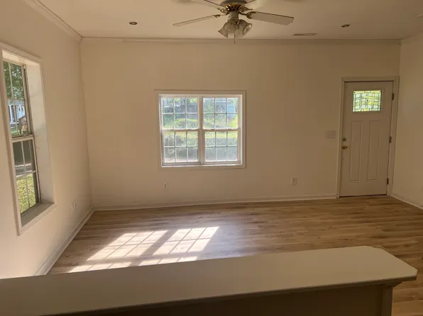 511 S Shamrock Ave, Landrum, SC 29356