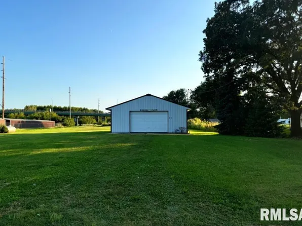 69 20th Ave N, Clinton, IA 52732