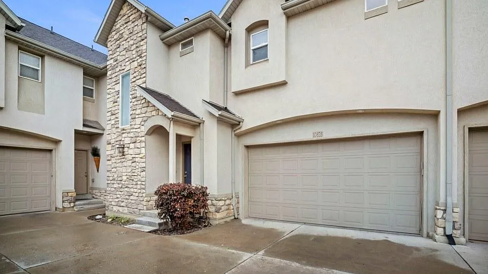 3 bed, 3.5 bath, 2149 sqft, $2,450 — Photo 2