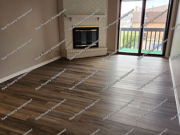 2nd image of 933 W Glen Park Ave APT 301