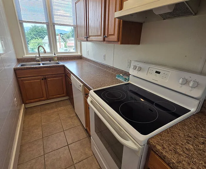 704 Poplar St #105 — Photo 3