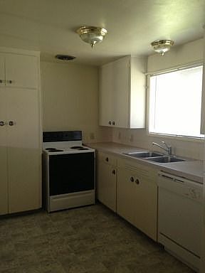 2nd image of 810 NW 23rd St APT 3