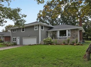 22 Berkley Ln, Syosset, NY 11791