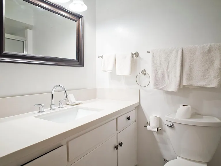1033 Cordova St #11 — Photo 8