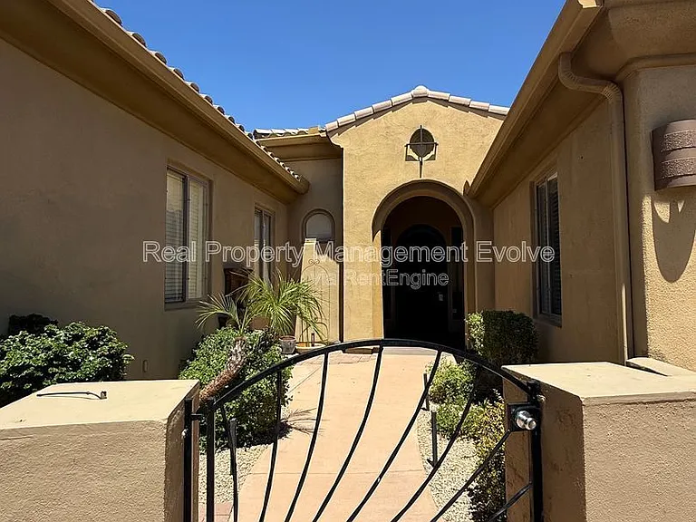 23012 N 38th Pl — Photo 4