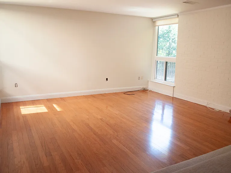 2114 Bonnywood Ln #202 — Photo 2