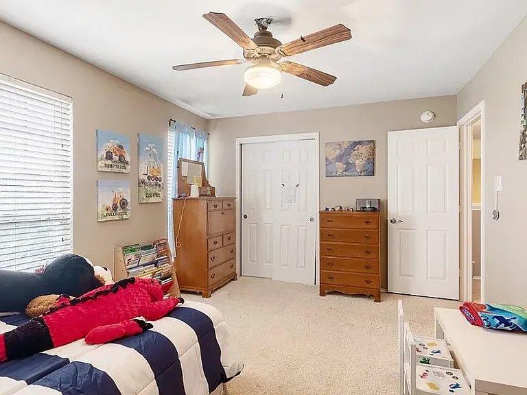 2426 Caroline Ct — Photo 24