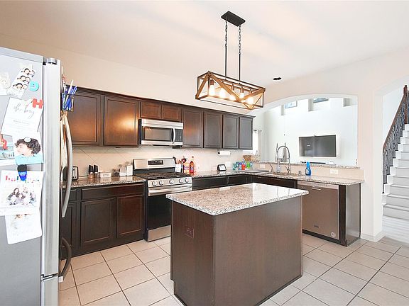 5th image of 9919 Silver Terrace Dr