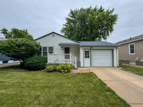 1254 Iowa Ave SE, Huron, SD 57350