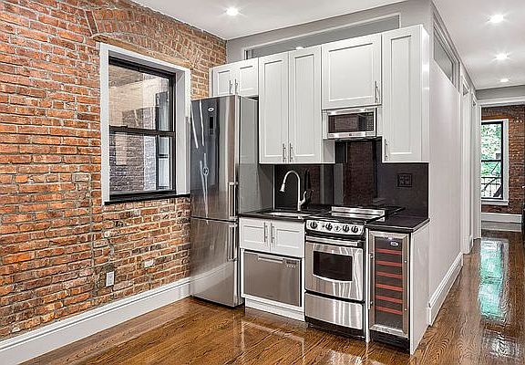 3rd image of 264 W 25th St APT 2W