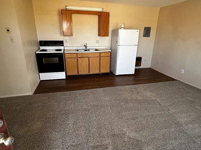 2190 S Walker Ave #4 — Photo 2