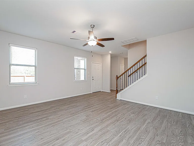 107 Silver Sky Ct — Photo 6
