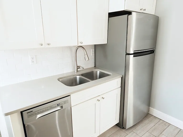 3209 Plaza Pl — Photo 9