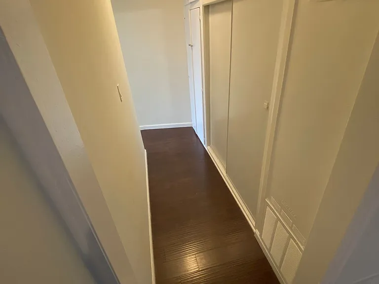 Keswick Court Apartments — Photo 48