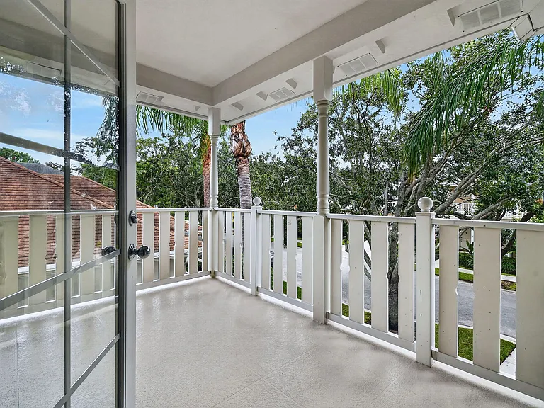 303 Caravelle Dr — Photo 44