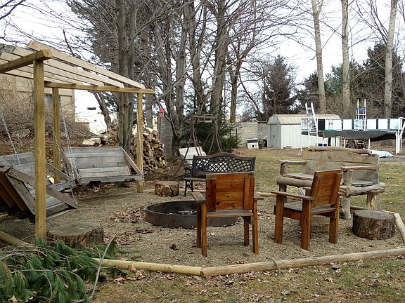 5th image of 9140 Applewood Ct