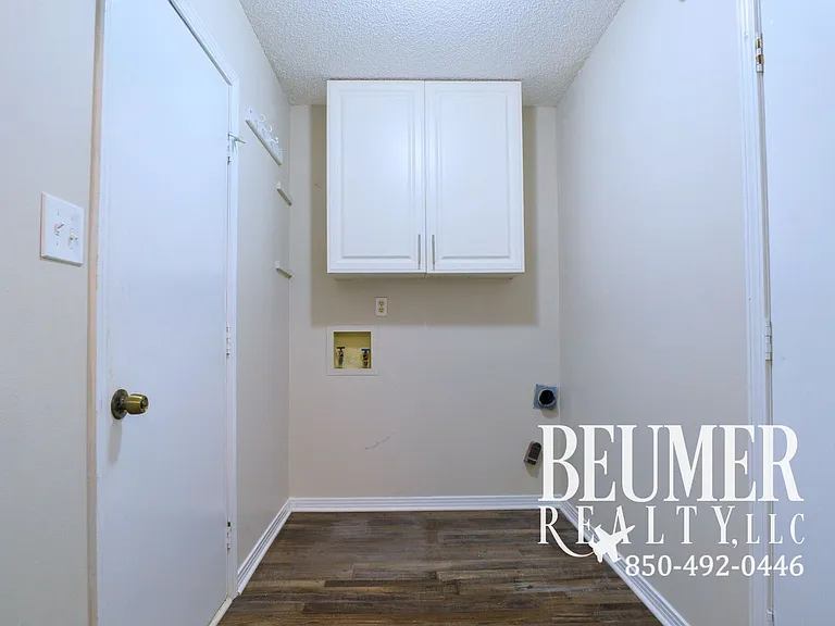 231 S 69th Ave — Photo 26