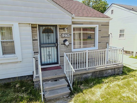 5th image of 19563 Schoenherr St